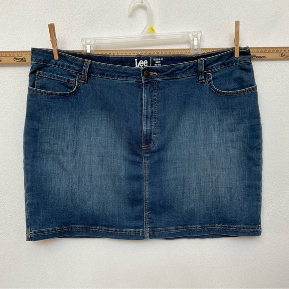 Lee Pants - Lee Dark Wash Regular Fit Mid Rise Denim Skort Size 26 Spring Basic Classic